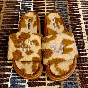 True Religion Cheetah Print Slides.